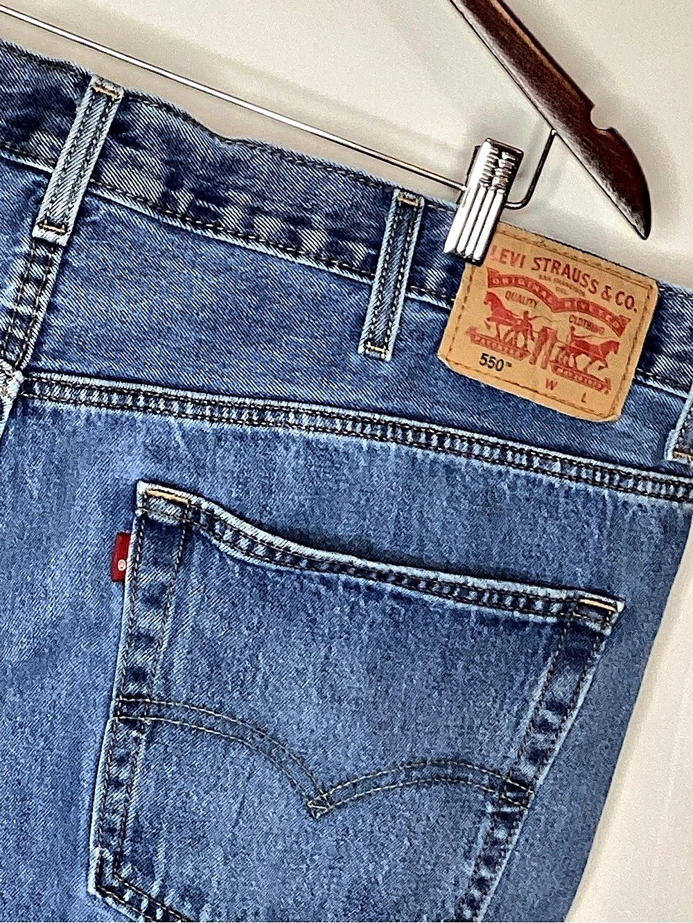 Levi's 550 mens straight Jeans in Blue 42x30